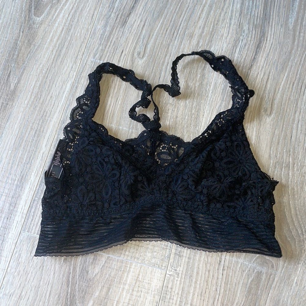 VICTORIAS SECRET BLACK LACE BRALETTE​